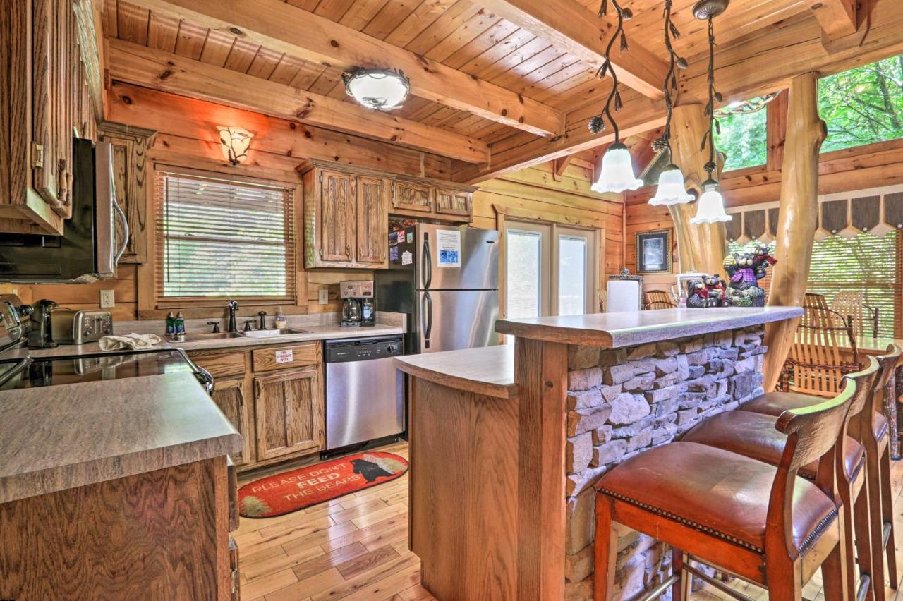 Pigeon Forge Getaway With Covered Patio And Hot Tub! Eksteriør billede