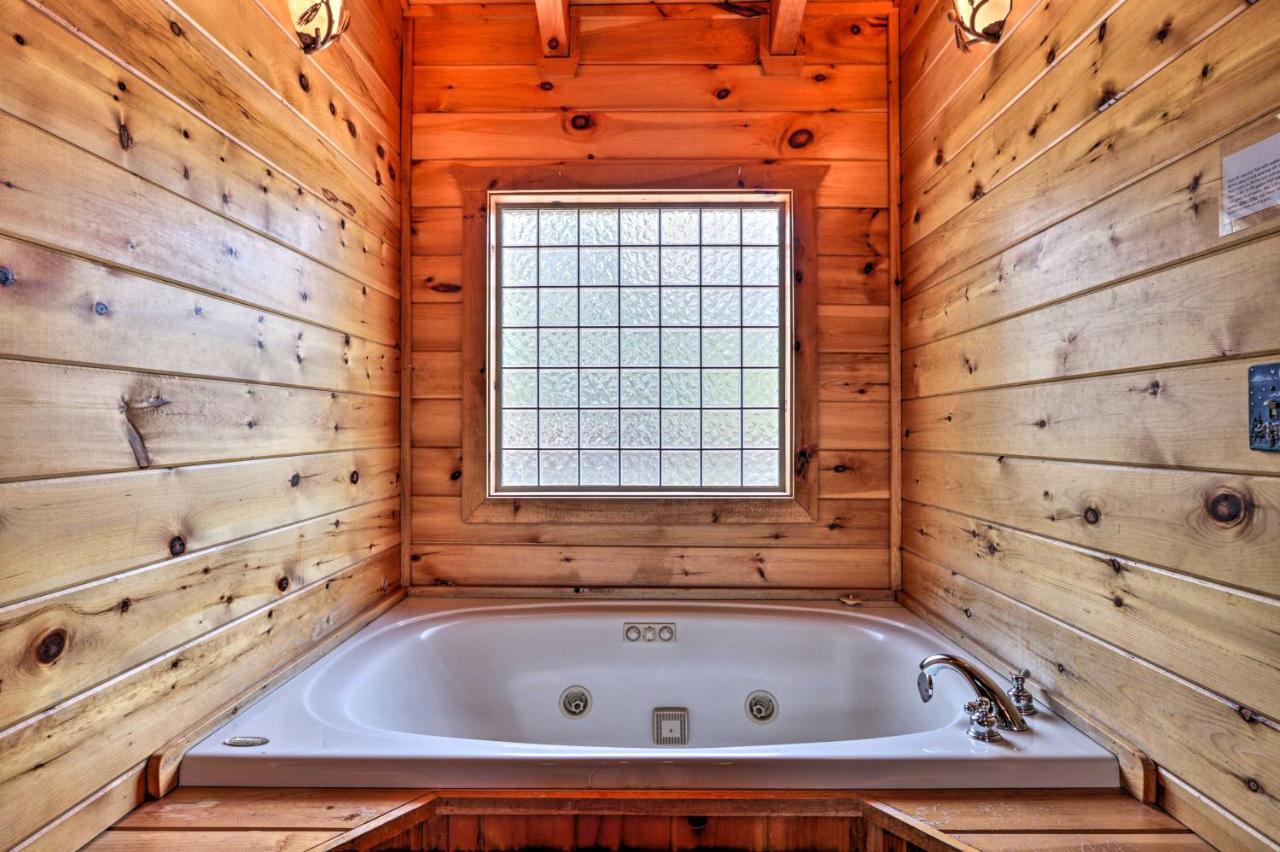 Pigeon Forge Getaway With Covered Patio And Hot Tub! Eksteriør billede