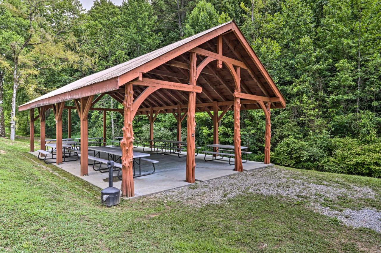 Pigeon Forge Getaway With Covered Patio And Hot Tub! Eksteriør billede